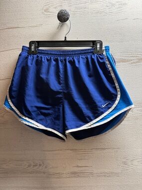 Nike dry fit athletic shorts two tone blue. Size M